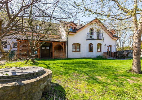 PREDANÉ-rod.dom s krásnym pozemkom v TOP tichej lokalite.