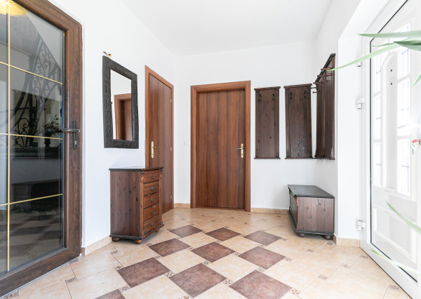 PREDANÉ-rod.dom s krásnym pozemkom v TOP tichej lokalite.