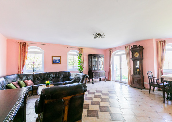 PREDANÉ-rod.dom s krásnym pozemkom v TOP tichej lokalite.