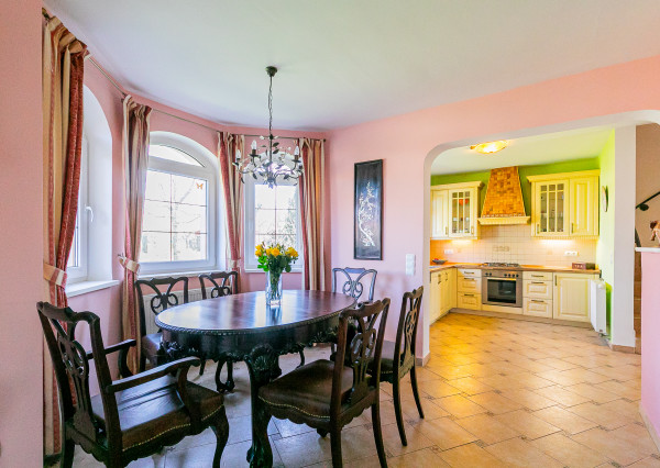 PREDANÉ-rod.dom s krásnym pozemkom v TOP tichej lokalite.