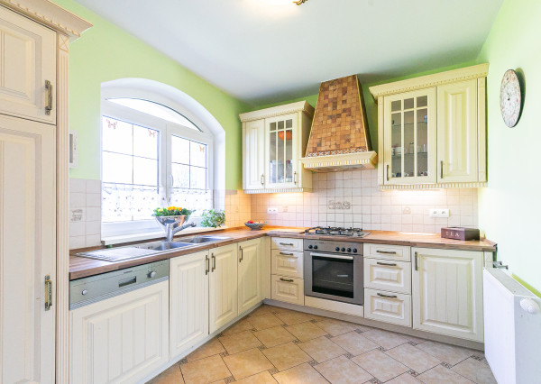 PREDANÉ-rod.dom s krásnym pozemkom v TOP tichej lokalite.