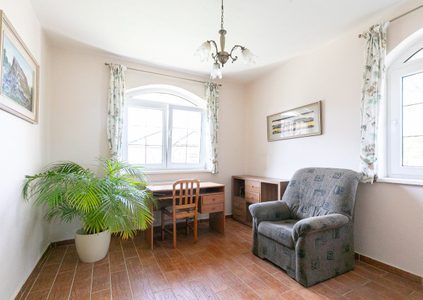 PREDANÉ-rod.dom s krásnym pozemkom v TOP tichej lokalite.