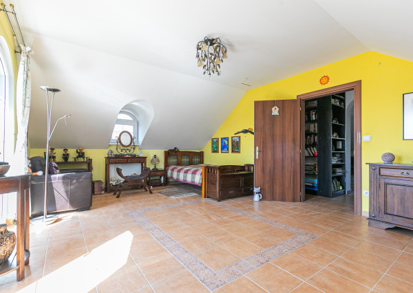 PREDANÉ-rod.dom s krásnym pozemkom v TOP tichej lokalite.