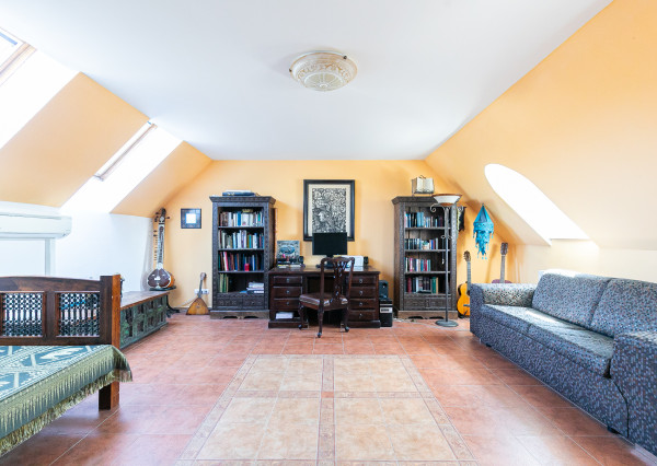 PREDANÉ-rod.dom s krásnym pozemkom v TOP tichej lokalite.