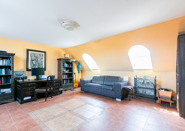 PREDANÉ-rod.dom s krásnym pozemkom v TOP tichej lokalite.