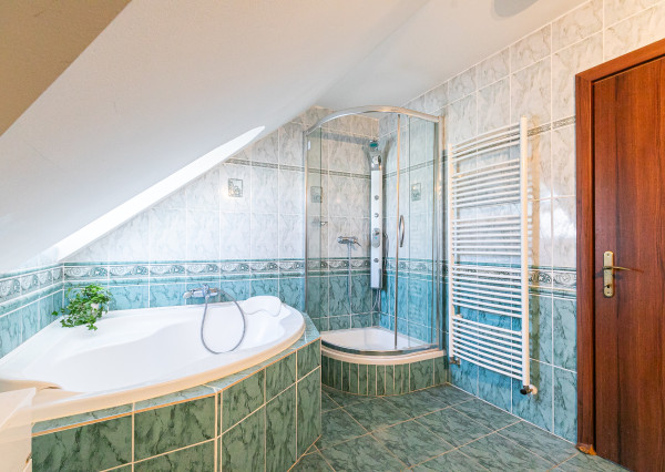 PREDANÉ-rod.dom s krásnym pozemkom v TOP tichej lokalite.