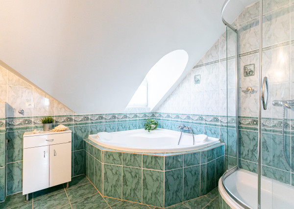 PREDANÉ-rod.dom s krásnym pozemkom v TOP tichej lokalite.