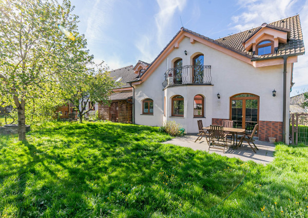 PREDANÉ-rod.dom s krásnym pozemkom v TOP tichej lokalite.