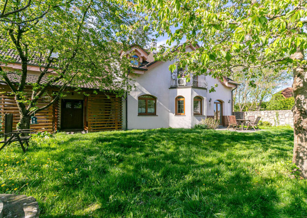 PREDANÉ-rod.dom s krásnym pozemkom v TOP tichej lokalite.