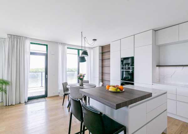 PRENAJATÉ - ZUCKERMANDEL-3 izb.byt 100m2 + loggia, parking.