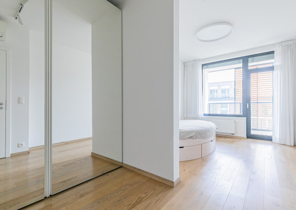 PRENAJATÉ - ZUCKERMANDEL-3 izb.byt 100m2 + loggia, parking.