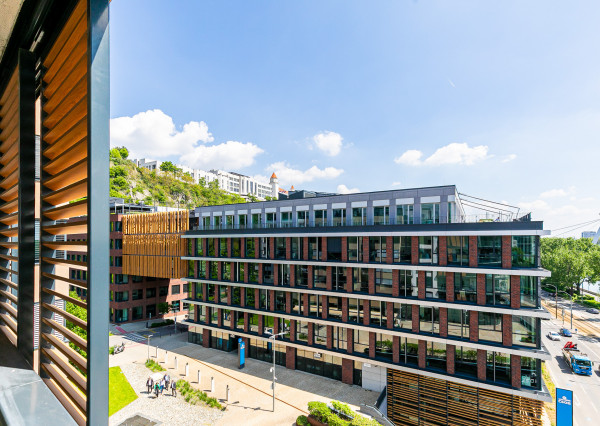 PRENAJATÉ - ZUCKERMANDEL-3 izb.byt 100m2 + loggia, parking.