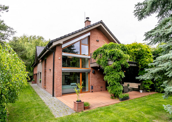 PREDANÉ - 6 izb.rodinný dom s bazénom, TOP záhradou-ZB.