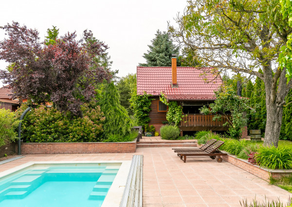 PREDANÉ - 6 izb.rodinný dom s bazénom, TOP záhradou-ZB.