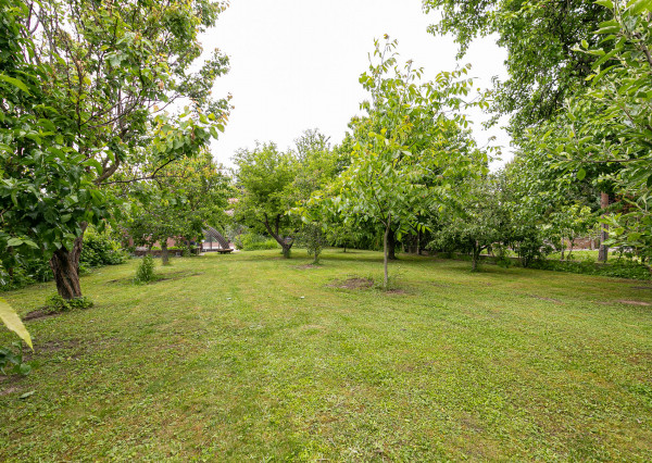 PREDANÉ - 6 izb.rodinný dom s bazénom, TOP záhradou-ZB.