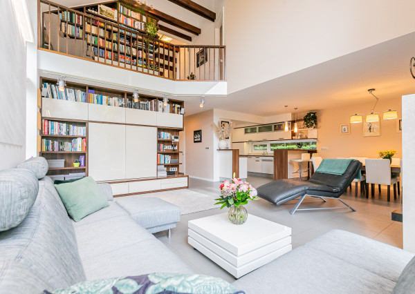 PREDANÉ - 6 izb.rodinný dom s bazénom, TOP záhradou-ZB.