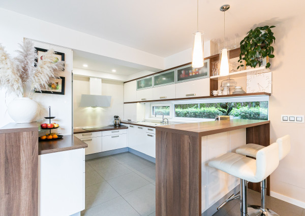 PREDANÉ - 6 izb.rodinný dom s bazénom, TOP záhradou-ZB.