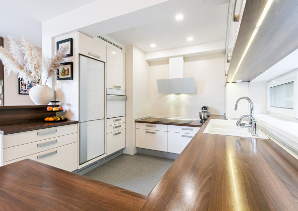 PREDANÉ - 6 izb.rodinný dom s bazénom, TOP záhradou-ZB.