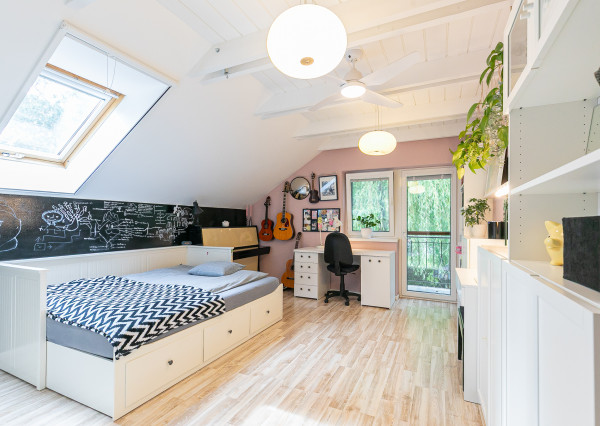 PREDANÉ - 6 izb.rodinný dom s bazénom, TOP záhradou-ZB.