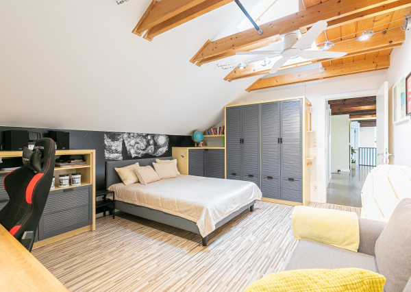 PREDANÉ - 6 izb.rodinný dom s bazénom, TOP záhradou-ZB.