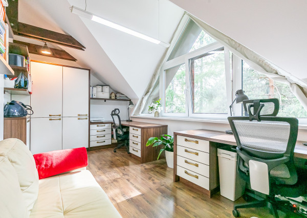 PREDANÉ - 6 izb.rodinný dom s bazénom, TOP záhradou-ZB.