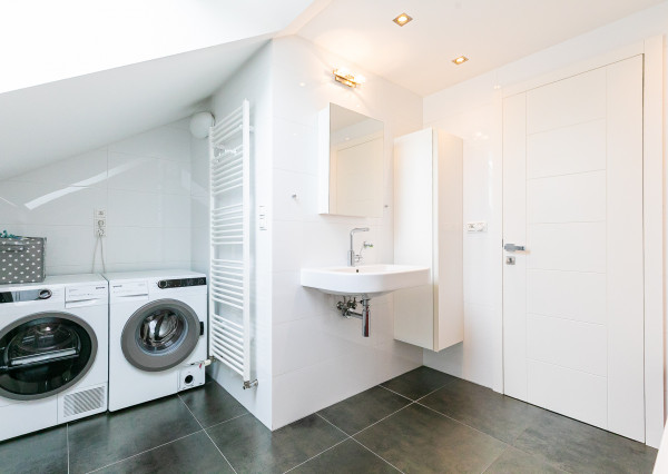 PREDANÉ - 6 izb.rodinný dom s bazénom, TOP záhradou-ZB.