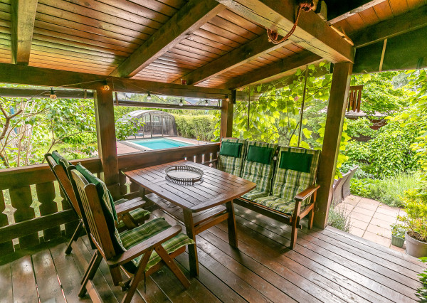 PREDANÉ - 6 izb.rodinný dom s bazénom, TOP záhradou-ZB.