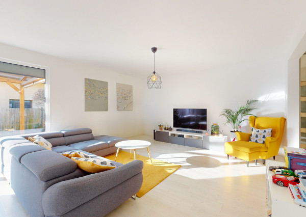 Na predaj priestranný 4-izbový dom v  Stupave