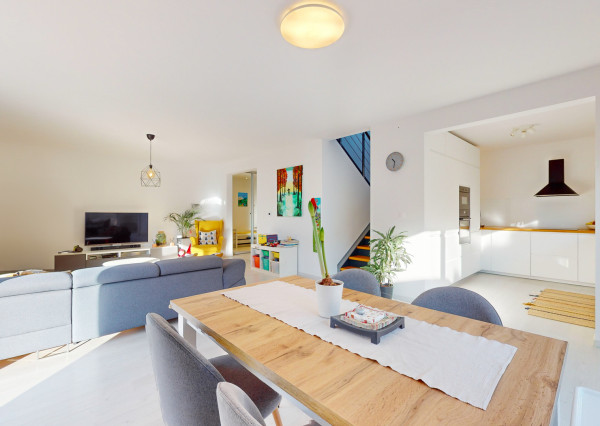 Na predaj priestranný 4-izbový dom v  Stupave