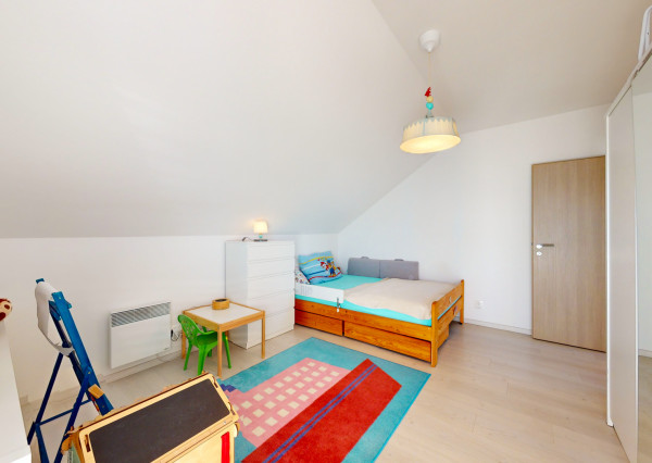 Na predaj priestranný 4-izbový dom v  Stupave