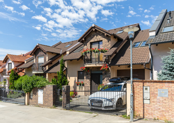 PREDANÉ- rod.dom v blízkosti Stupavského parku-ul.DUBOVÁ