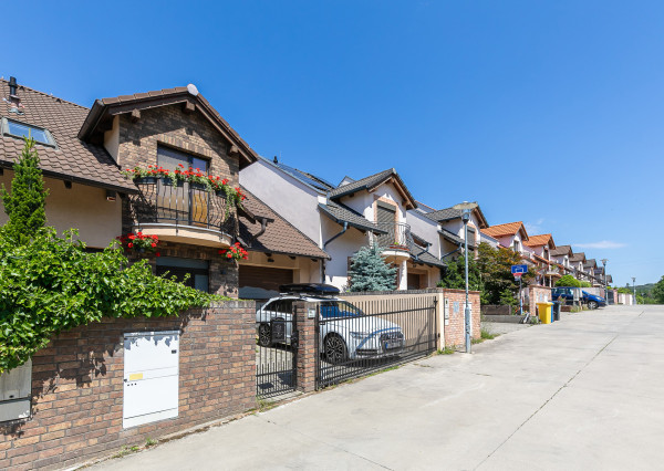 PREDANÉ- rod.dom v blízkosti Stupavského parku-ul.DUBOVÁ