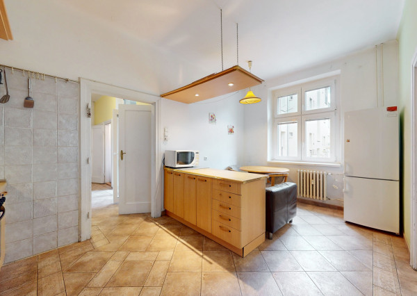 Veľký 3,5-izbový byt pri parku na Kmeťovom námestí, BA I