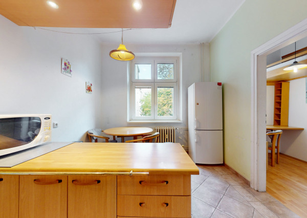 Veľký 3,5-izbový byt pri parku na Kmeťovom námestí, BA I