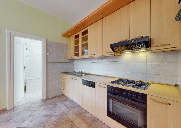 Veľký 3,5-izbový byt pri parku na Kmeťovom námestí, BA I