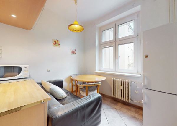 Veľký 3,5-izbový byt pri parku na Kmeťovom námestí, BA I