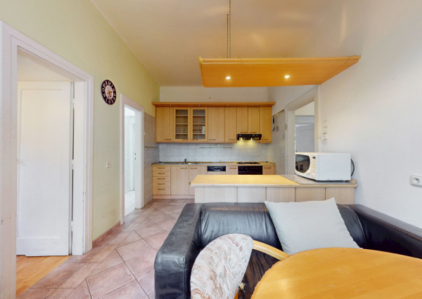 Veľký 3,5-izbový byt pri parku na Kmeťovom námestí, BA I