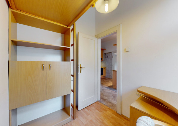 Veľký 3,5-izbový byt pri parku na Kmeťovom námestí, BA I