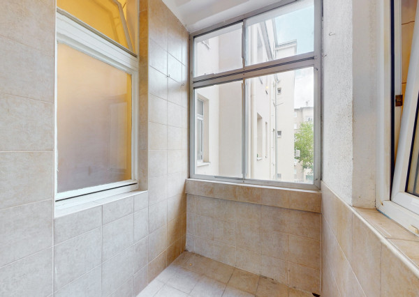 Veľký 3,5-izbový byt pri parku na Kmeťovom námestí, BA I