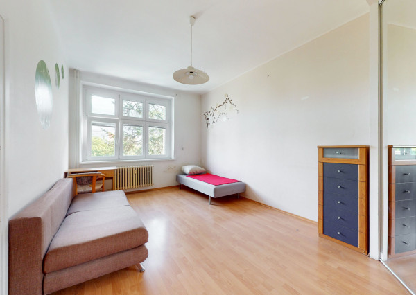 Veľký 3,5-izbový byt pri parku na Kmeťovom námestí, BA I