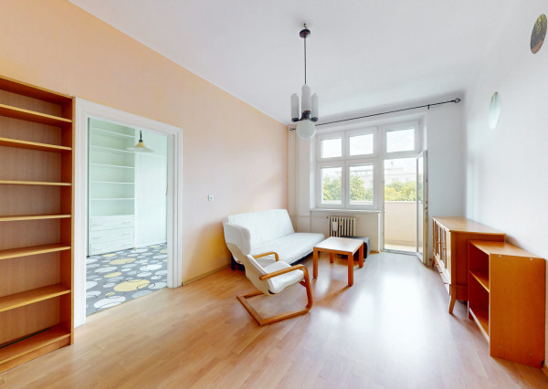 Veľký 3,5-izbový byt pri parku na Kmeťovom námestí, BA I