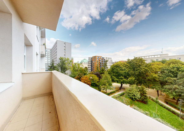 Veľký 3,5-izbový byt pri parku na Kmeťovom námestí, BA I