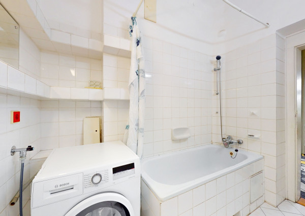 Veľký 3,5-izbový byt pri parku na Kmeťovom námestí, BA I