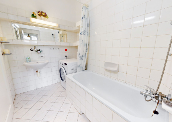 Veľký 3,5-izbový byt pri parku na Kmeťovom námestí, BA I