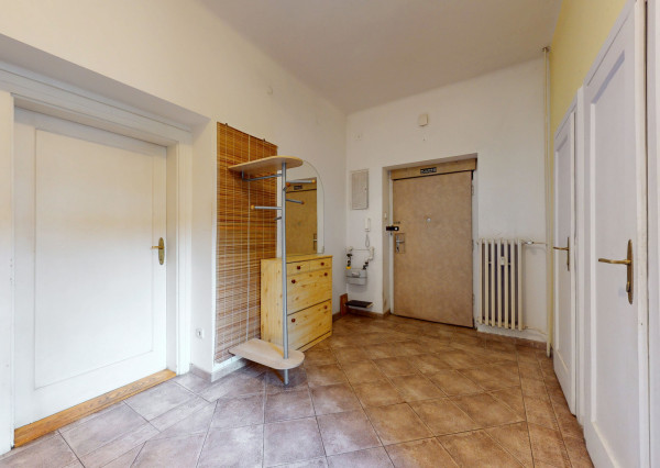 Veľký 3,5-izbový byt pri parku na Kmeťovom námestí, BA I