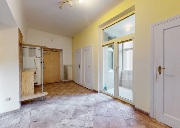 Veľký 3,5-izbový byt pri parku na Kmeťovom námestí, BA I