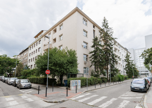 Veľký 3,5-izbový byt pri parku na Kmeťovom námestí, BA I