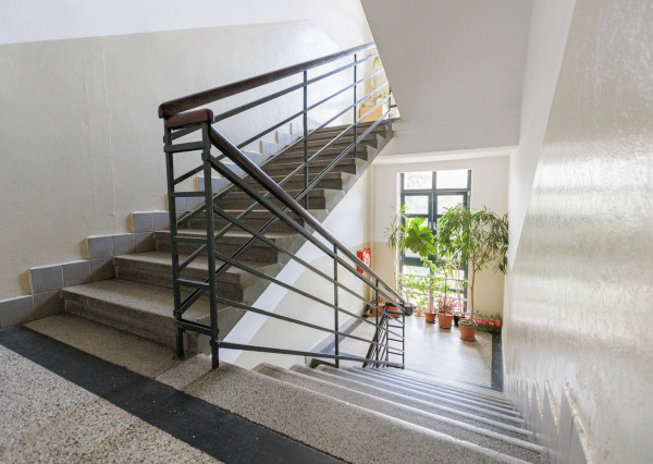 Veľký 3,5-izbový byt pri parku na Kmeťovom námestí, BA I