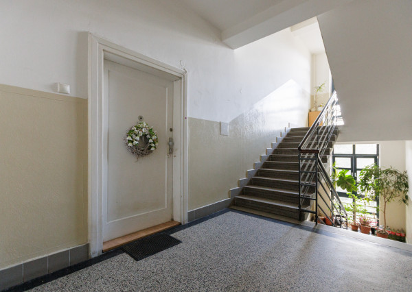 Veľký 3,5-izbový byt pri parku na Kmeťovom námestí, BA I