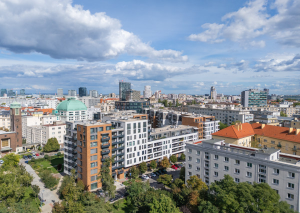 Veľký 3,5-izbový byt pri parku na Kmeťovom námestí, BA I